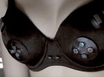 平常心を保てるか！？　プルプル揺れる“おっぱいコントローラー”がヤバイ