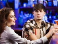 狙われがちなのは、このタイプ！　男性が合コンでお持ち帰りしたくなる女子の特徴4つ！