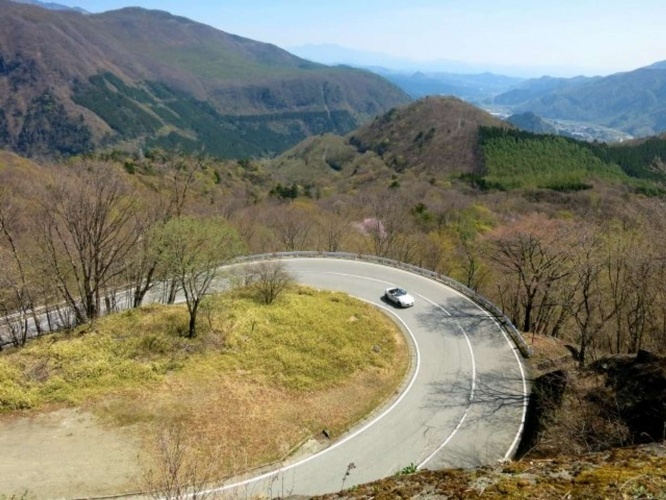 車の中から声をかけられて（画像はphotoAC）