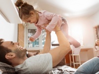 親は子どもに平等ではない。末っ子を一番かわいがる。祖父母は長子をかわいがる傾向があることが明らかに（米研究）
