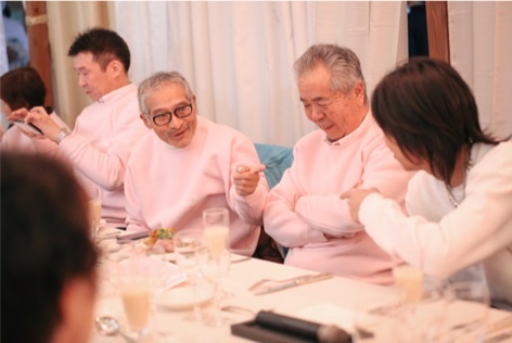 YOSHIさんと楽しそうに会話する参加者