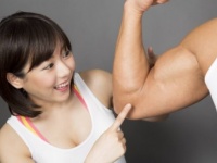 【女の本音】「色黒」VS「色白」、どっちの男性が好き？　驚きの結果とは……