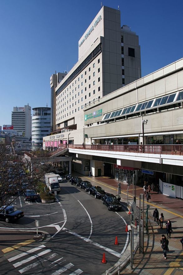 JR三ノ宮駅南側(663highlandさん撮影, Wikimedia Commonsより)