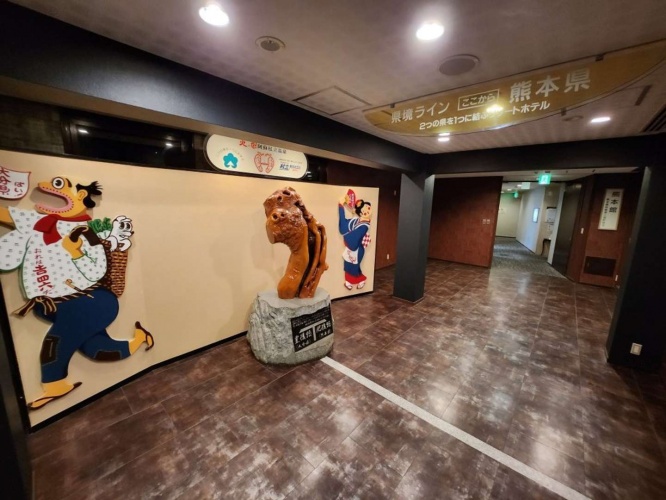 つえたて温泉ひぜんやの館内にある県境(画像提供：ね＠hatsunenegiさんより)