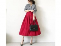 真っ赤なタフタスカートは、目立ち度100％　＃東京365日コーデ