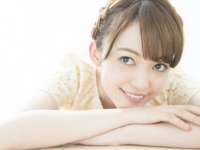 男ウケ抜群！　デート前にサッとできる「小顔に見える裏ワザ」とは!?