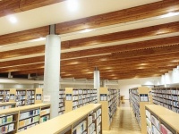 杉戸町立図書館の館内
