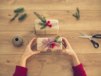 クリスマスにがっかり!?　彼女からもらって残念だったプレゼントを発表！　「手編みのマフラー」