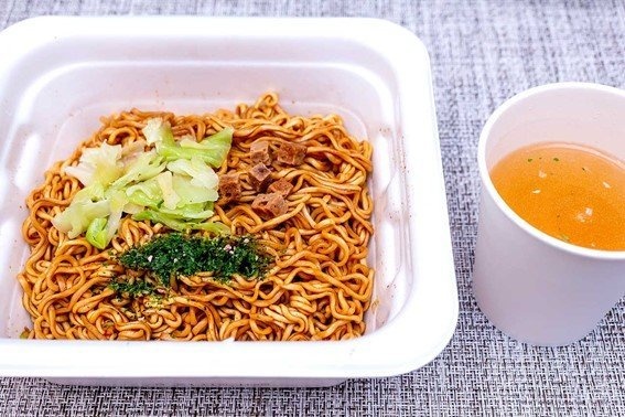 「ちょっと濃いめ」は中華スープ付き