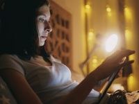 若者がスマホ画面を見ている時間とメンタルヘルスの関係性を大規模調査。関係性はほとんどなし（英研究）