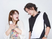 約2人に1人が電車で「他人のスマホ」を覗いている!?　その理由とは