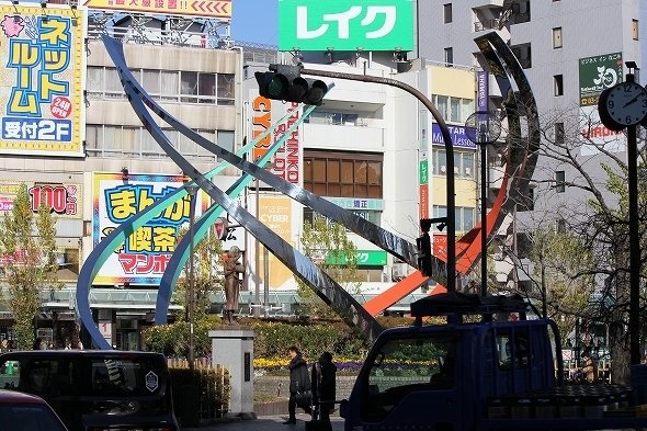JR蒲田駅前広場にあるオブジェ