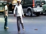 今行けない！　最高気温を更新したインド、道路が溶け出してる