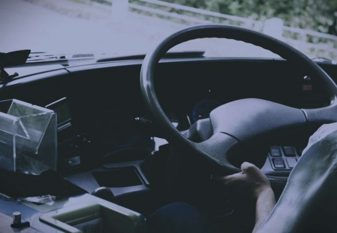 運転手さんが、マイクで...（画像はイメージ）