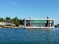 陸の暮らしに飽きたら海へ。ゴージャスな海上住宅は自家発電で航行もできる
