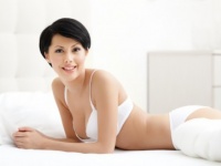 つけないと垂れちゃう!?　現代女性の睡眠時の「ブラ事情」