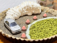 車が好きな夫のために...　妻が焼いた〝ドリフトケーキ〟に4.1万人感動「すんごいユニーク」「センスありすぎ」