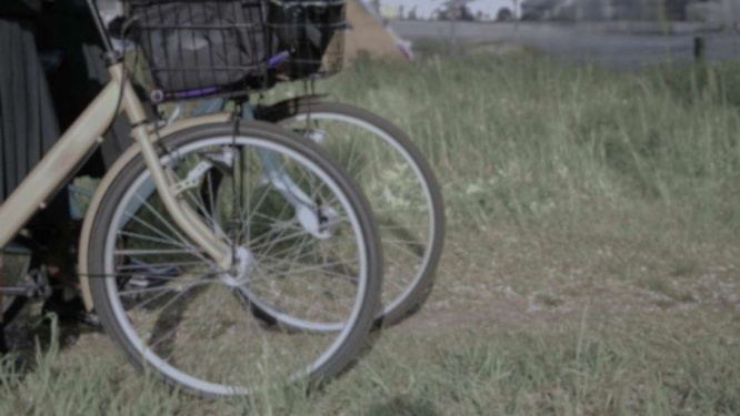 2人が自転車で...（画像はphotoAC）