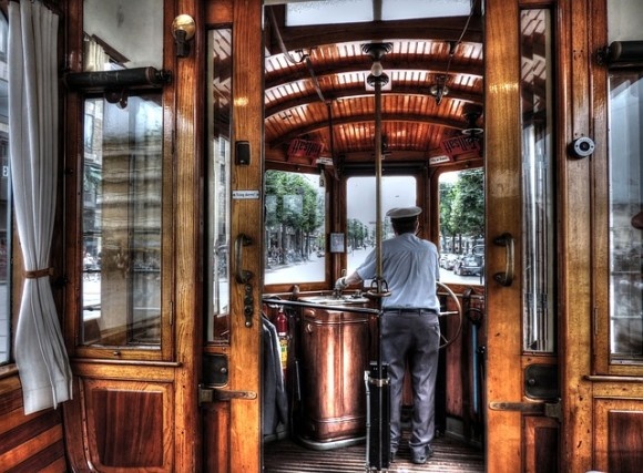 old-tram-2315501_640_e