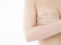 男性を虜にする“美乳”に！　「バストのハリを保つ方法」3つ