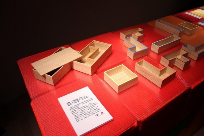 京都の竹で作った重箱。受注生産で、税抜10万円（Tetris（R）＆（C）1985～2018 Tetris Holding.）
