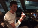 【閲覧注意】飛行機内で噛み付き事件が発生…
