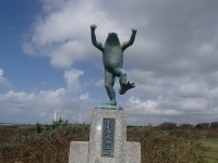 ももさだカエル（秋田市建設部公園課提供。以下同）