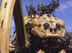 フランスに出現！　１３メートルの巨大なクモロボットが圧巻のパフォーマンス！