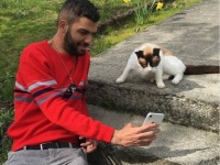 その数なんと150匹！近所に住むたくさんの猫と仲良くなったキャットウィスパラーの男性