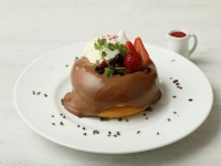 ふんわりショコラムースのパンケーキベリーソース