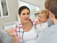 オイオイ、子どもの前で……。反面教師にしたい夫婦・6タイプ