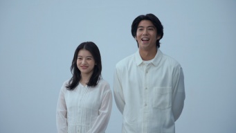 賀来賢人、出口夏希初共演！　『ほんだし®』新TVCM本日9/19放映開始　賀来は「ご飯と合うおかずを作ってみたい」