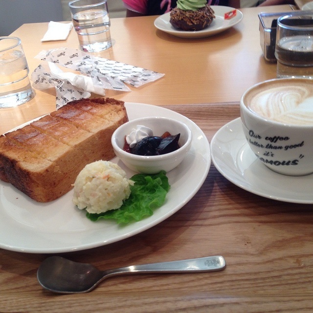 モーニング（nishiokaさん撮影、Flickrより）