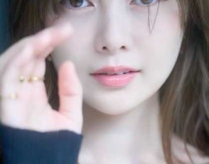 0ページ目)【白田まい】艶めかしいダイナマイトボディの魔法使いに