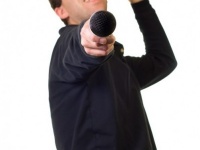 どうしよ、消しちゃおっかな……。彼氏ならいいけど、ただの男友だちに歌われたら引く曲7選！