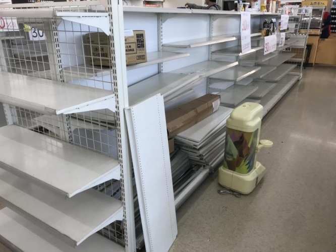 サンクス和光北インター店内