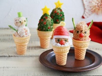 サンタクロースにトナカイ、スノーマン、クリスマスツリーも