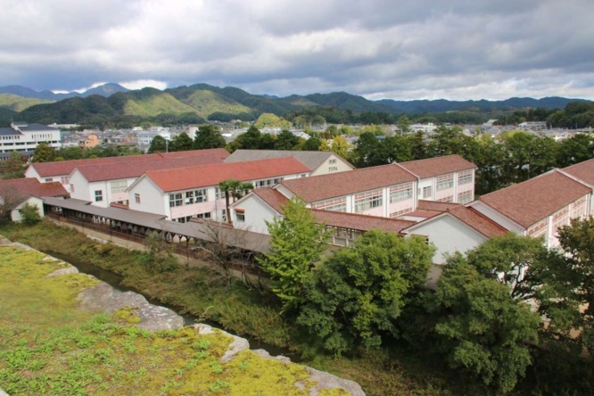 向こうの山まで見える