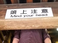 とにかく頭がぶつかりまくり。身長の高い外国人旅行者が日本に来て自分を巨人だと思った瞬間