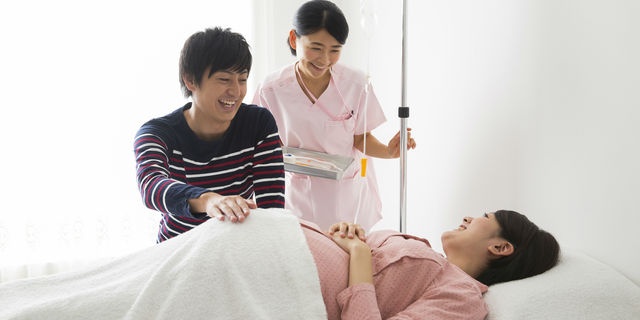 出産で入院する妻