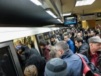 満員電車に乗っていると時間の感覚が鈍くなり、遅く感じるという研究結果