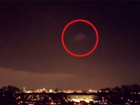 UFOなのか？アメリカ国防総省、ペンタゴンの上空に巨大な三角形の飛行物体が浮かび上がる