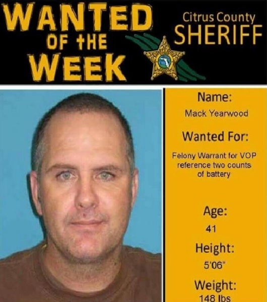 自分の指名手配のポスターをフェイスブックのプロフィール写真に使っていた男が逮捕！