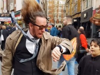 めっちゃ急いでたのに、自分だけ時間が止まってしまうストリートパフォーマンスが凄い！