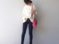 軽快スウェットは、ピンクのショルダーでオフィス仕様に変身　＃東京365日コーデ