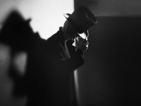 その男は恐怖と共に現れ体が動かなくなる。ほぼ世界中の人が共通して見る悪夢「帽子男」の正体は？