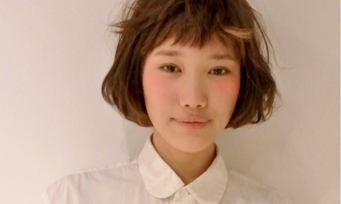 ショートヘアはハネてるのが可愛い！ショートの進化系外ハネで愛されやんちゃガール♡