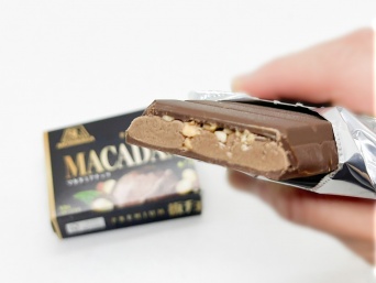 ワンランク上の贅沢な体験♪『プレミアム板チョコアイス　マカダミアナッツ』実食レポ