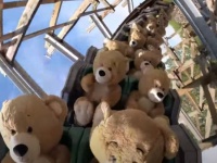休園中の遊園地ではテディベア軍団がジェットコースターに乗って楽しんでいた件（オランダ）