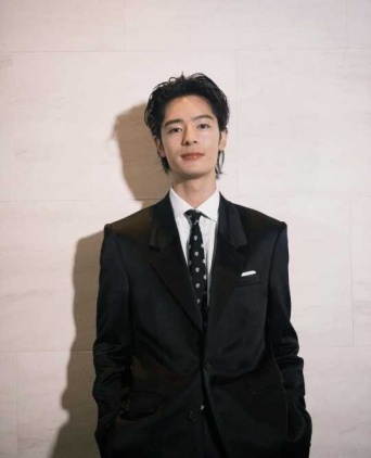 Instagram:塩野 瑛久(@akihisa_shiono_official)より